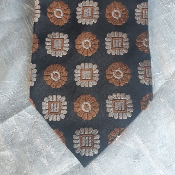 Hugo Boss 100% Silk Men's Tie, Black w/Tan & Brown Pattern - Picture 2 of 10